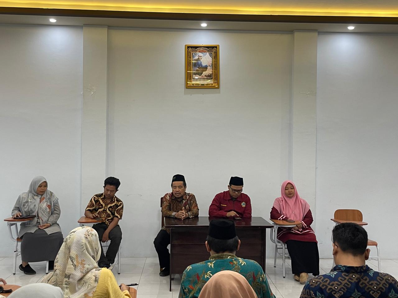 Rapat Evaluasi Ujian Tengah Semester (UTS) Genap Universitas Islam Zainul Hasan Genggong: Meningkatkan Kualitas Pendidikan